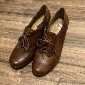 Heeled oxfords